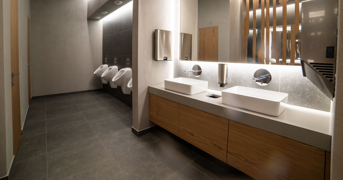 The Role of Commercial Cleaning Services in Maintaining Clean and Sanitized Restrooms